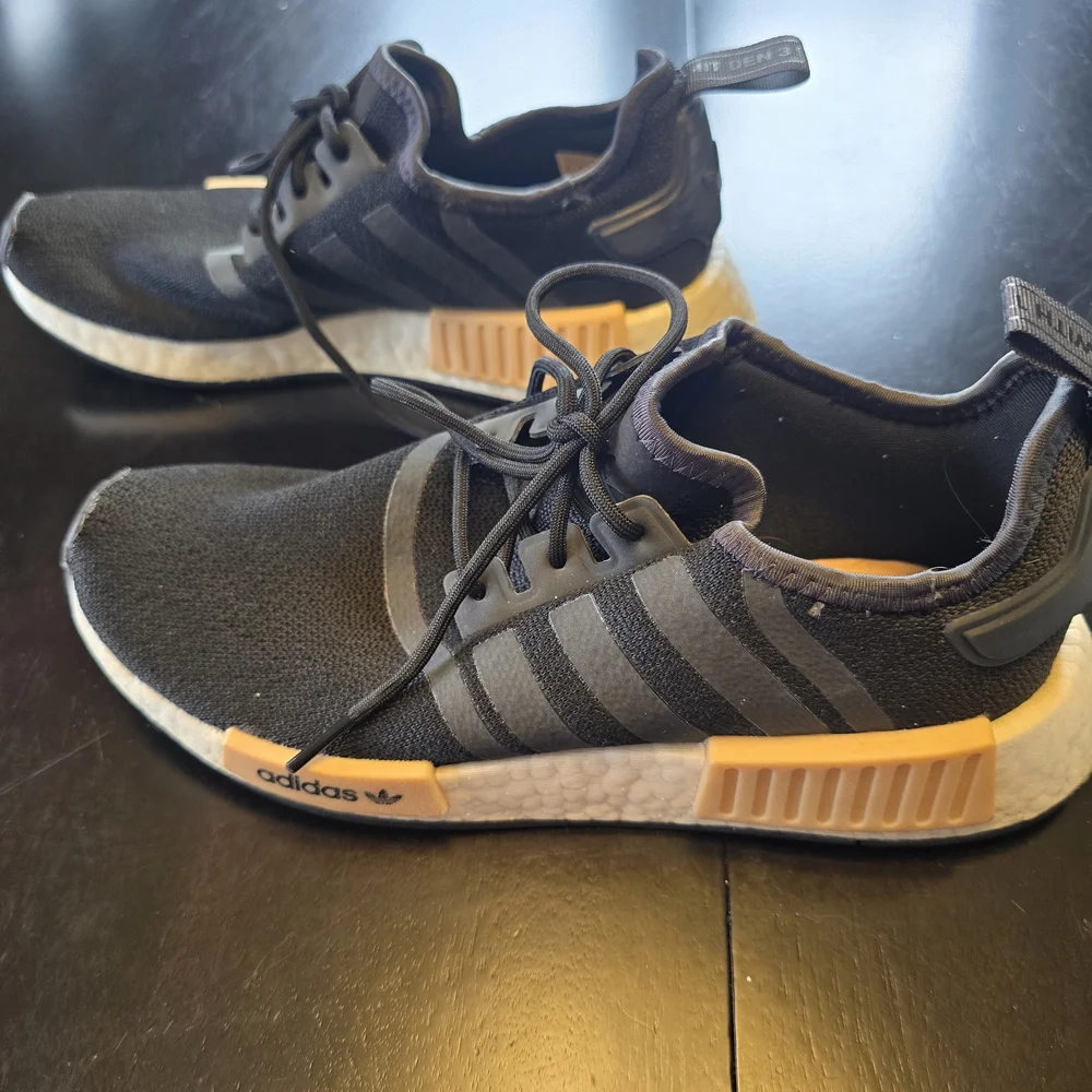 Adidas‎ NMD_R1 